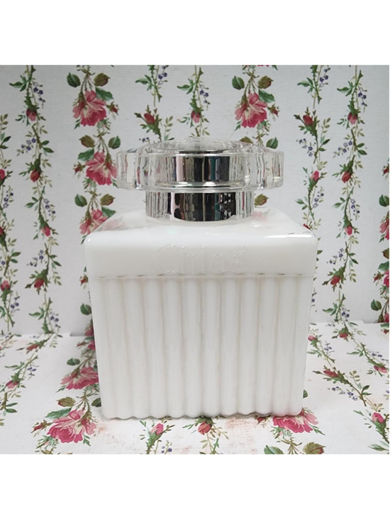 Chloé Other - Chloe Body Lotion 100ml
White with vertical ribbing
#bodylotion